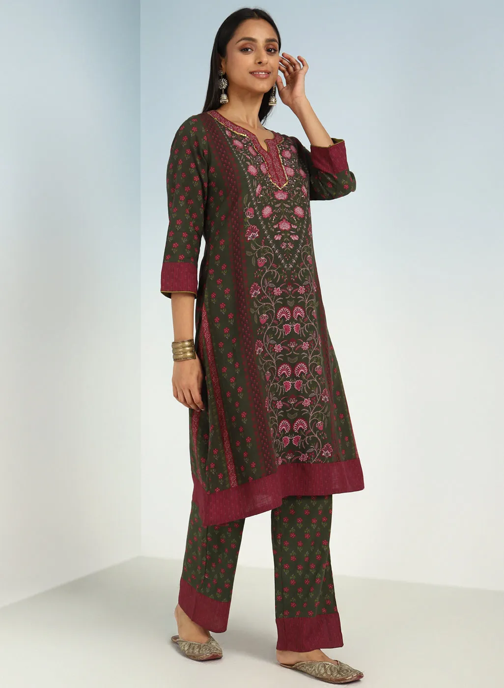 Green Kurta Set with Round neck and Contrast Front Placket